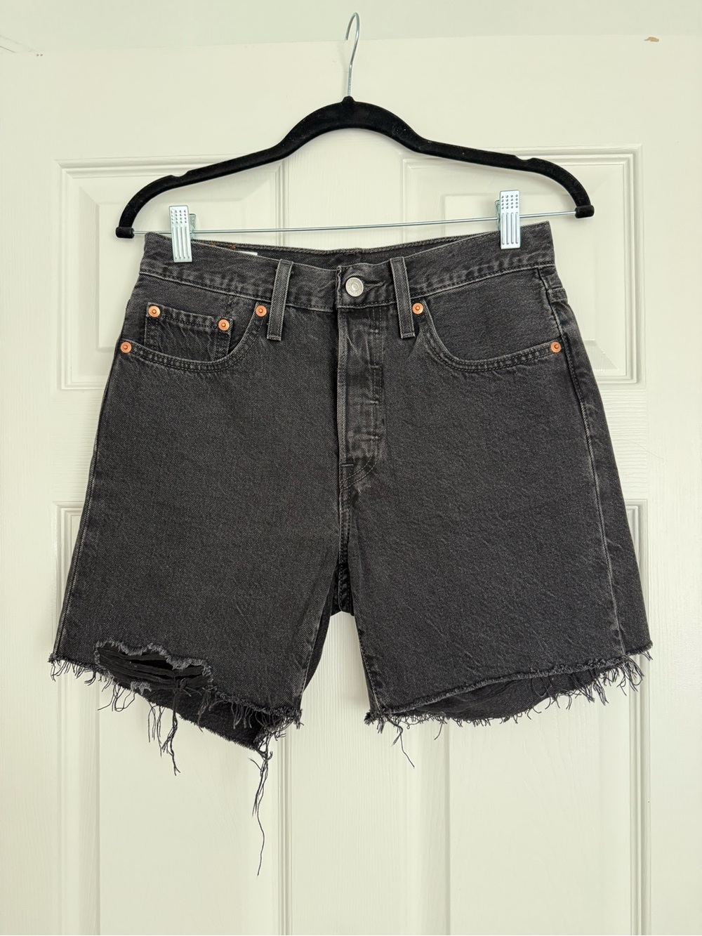 NWOT Levi’s Premium 501 Mid Thigh Cutoff Shorts | Black | Women’s 27